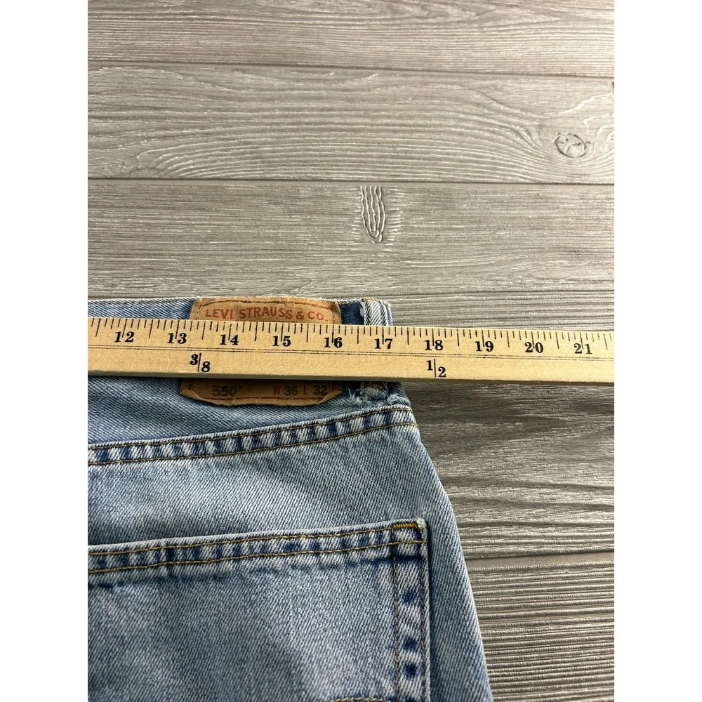 Levis 550 Relaxed Fit Jeans Light Wash Blue Denim Mens 36X32 Vintage Style